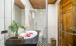 Cat Ba Ocean Cruise - Bathroom
