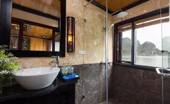 Victory Star Cruise - Bathroom